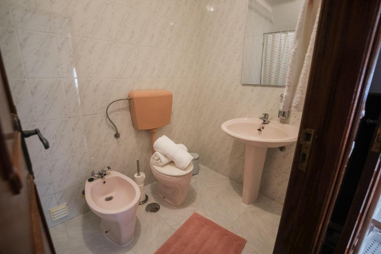 Besugo'S House Rooms & Apartment Nazaré Buitenkant foto