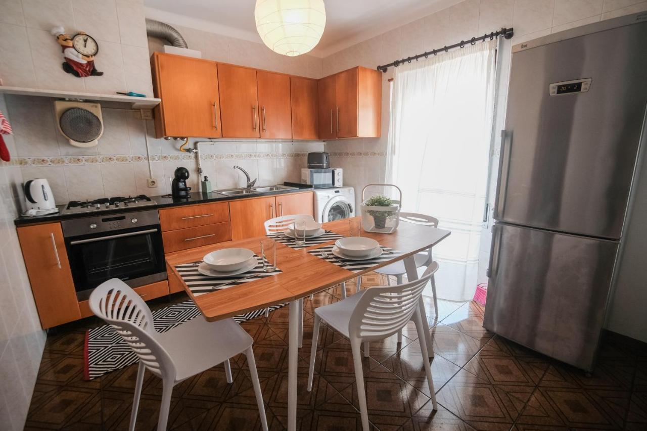 Besugo'S House Rooms & Apartment Nazaré Buitenkant foto